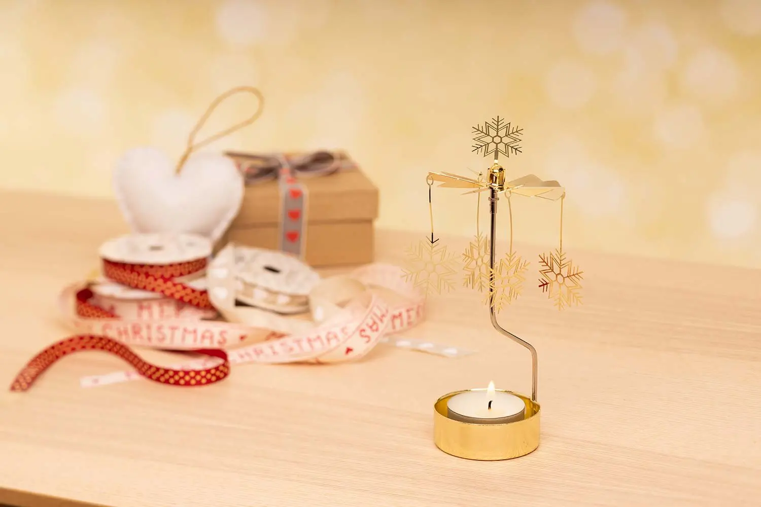 Tealight candle spinner with a fabric heart